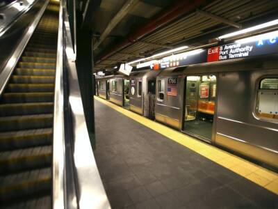 В США и Бельгии двух женщин в метро толкнули под колеса поезда. Одна из них погибла