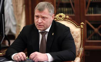 Путин указал губернатору на проблему с аварийным жильем в Астраханской области