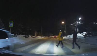 Сыктывкарский водитель чудом уберег от увечий двух пешеходов