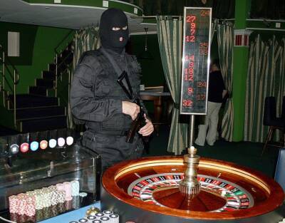 Четырех жителей Глазова задержали за организацию азартных игр