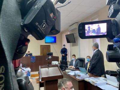 Суд над Порошенко: прокуроры предлагают выплатить залог в 1 миллиард гривен