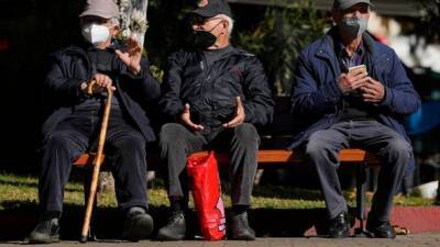В Греции непривитым пожилым людям грозит ежемесячный штраф