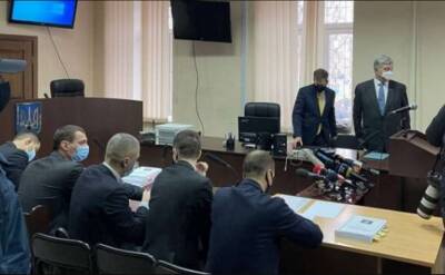 Прокуроры запросили у суда меру пресечения для Порошенко