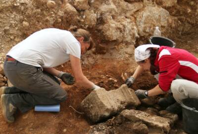 В Египте археологи обнаружили гробницу с десятками хорошо сохранившихся мумий