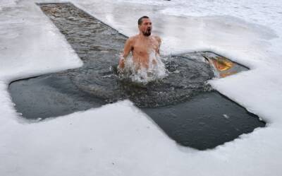 Власти Сочи отменили крещенские купания из-за непогоды