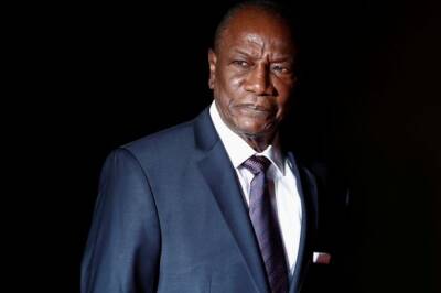 Экс-президент Гвинеи Конде вылетел за границу для оказания медицинской помощи