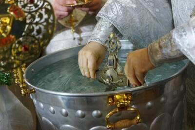 Воду на Крещение берут в храме в Сочельник 18 января 2022 года