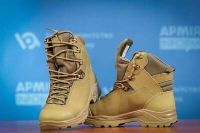 В Минобороны представили новую зимнюю обувь для армии (ФОТО)