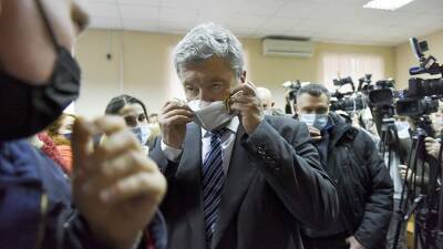 Порошенко прокомментировал перенос заседания по его делу на 19 января