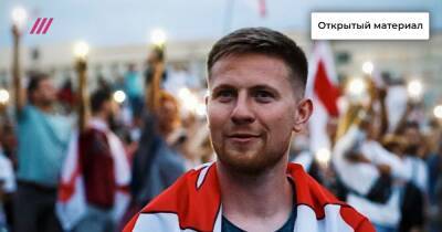 В Беларуси судят спортивного журналиста за фото с БЧБ-флагом. Ему грозит до четырех лет