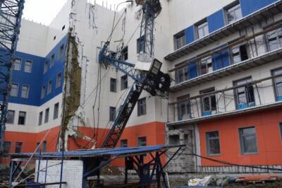 Хабаровскую компанию оштрафовали за падение крана на строящуюся поликлинику