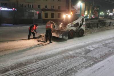 Улан-Удэ всю ночь очищали от выпавшего снега