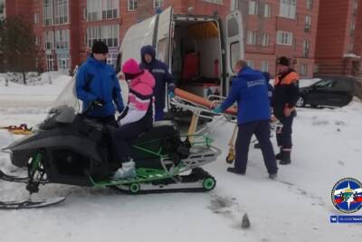 Лыжница врезалась в деревья и разбила голову в Новосибирске