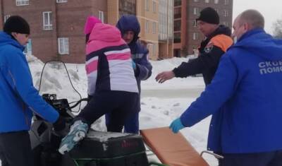 Женщина ударилась головой о дерево при съезде с горы на лыжах в Новосибирске