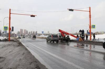 В Кемерове напротив ледового дворца «Кузбасс» начали установку светофоров