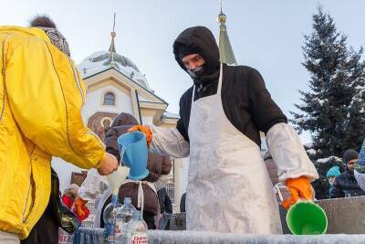 Святую воду будут раздавать в Вознесенском кафедральном соборе Новосибирска на Крещение