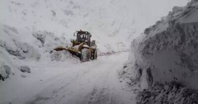Высокая степень опасности схода снежных лавин сохраняется на горных дорогах