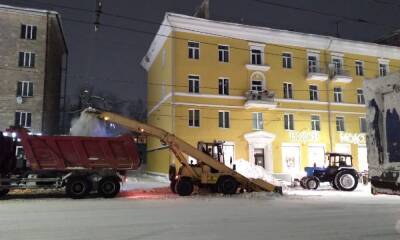 Ночью в Петрозаводске вывезли снег с семи городских улиц