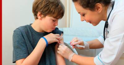 Серьезных побочных реакций на вакцину от COVID-19 для подростков не выявили