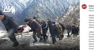 Отсутствие санавиации вынудило сельчан в Дагестане нести по горам пациентку в больницу