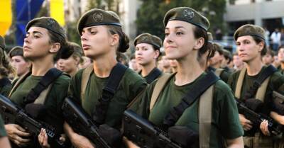 Воинский учет для женщин: Зеленский предложил значительно сократить список "обязательных" профессий