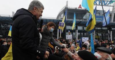 В "Слуге народа" раскритиковали Порошенко и поставили ему в пример Медведчука: Проявление позорных привычек старой политики