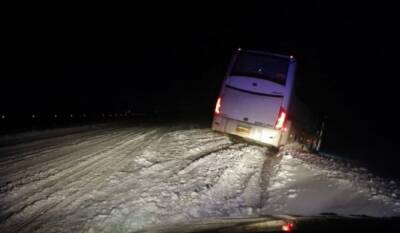 Очередной рейсовый автобус из Астрахани попал в ДТП на трассе