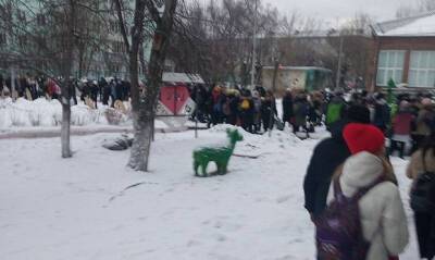 В Хабаровском крае неизвестные «заминировали» 70 школ. Проводится эвакуация