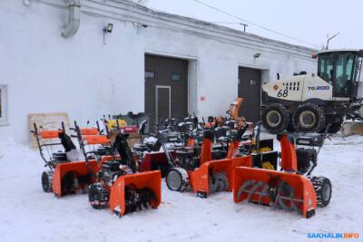 УК Южно-Сахалинска уже получили 117 ручных роторов для борьбы со снегом