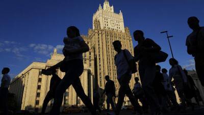МИД России заверяет, что посольство в Киеве работает в штатном режиме