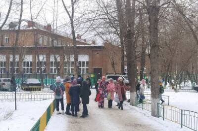 В Красноярске из-за большого количества сообщений о «минировании» школы будут охранять полицейские