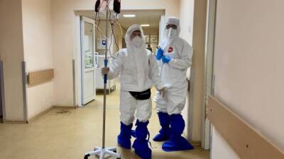 Петербургских студентов-медиков привлекут к борьбе с COVID-19 из-за вспышки заболеваемости