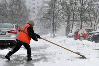Владимирские дворники умирают от снега в буквальном смысле