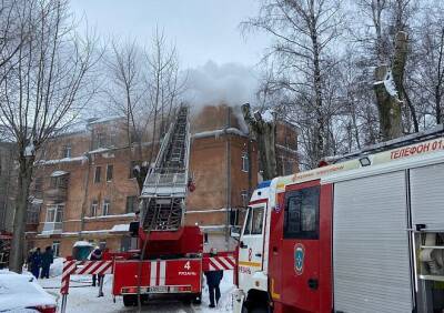 Во время пожара в четырехэтажном доме на окраине Рязани погиб человек