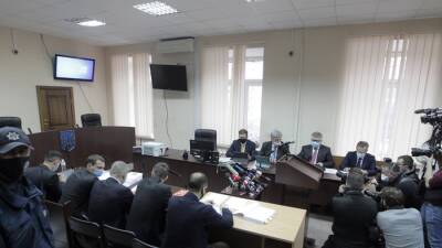 СМИ: судье, рассматривающему меру пресечения Порошенко, стало плохо