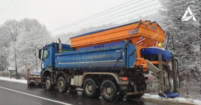 Гололедица, снег, переметы: в "Укравтодоре" рассказали о ситуации на дорогах в разных регионах