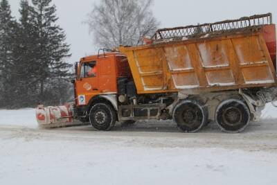 На трассах Брянщині борются со снегом 244 машины
