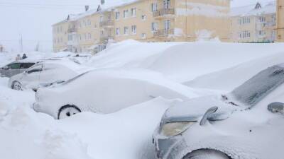 Коммунальщики Сахалина повредили 23 машины во время уборки снега
