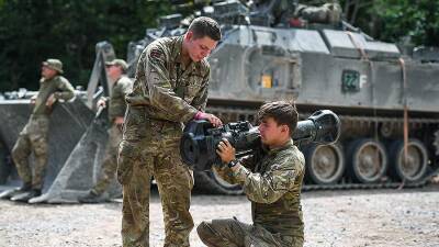 Песков прокомментировал передачу Украине британского противотанкового оружия