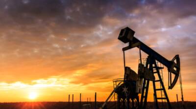 Нефть дорожает, несмотря на опасения роста заболеваемости «омикроном»