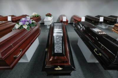 Находящаяся в управлении Католической Церкви Литвы компания продавала использованные гробы – расследование