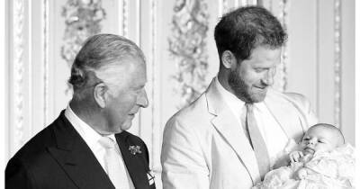 Принц Чарльз просит принца Гарри познакомить его с внучкой Лилибет