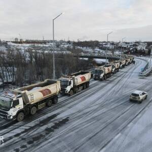 В Запорожье 30 грузовиков испытают на прочность вантовый мост. Фото