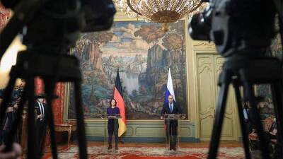 Политолог объяснил оговорку Лаврова на переговорах с Бербок