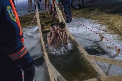 Новосибирский врач-терапевт назвала риски при купании в купели на Крещение