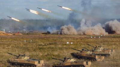 Россия перебрасывает войска на запад на фоне напряженности вокруг Украины