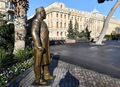 Задержаны лица, повредившие памятник Гаджи Зейналабдину Тагиеву в Баку (ФОТО)