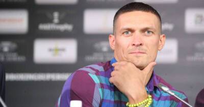 Украинский боксер Усик заявил о потере денег на родине из-за политики