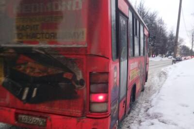 В Ярославле водитель автобуса ехал с зажатым в дверях пенсионером