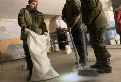 Члены ленинградской Молодежки ОНФ помогли убрать строительный мусор из музея в Выборге